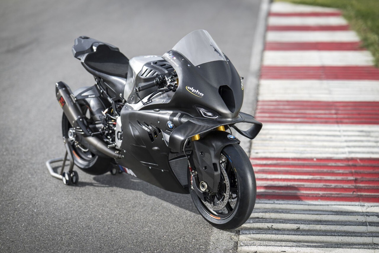 DueruoteTG #238 - Abbiamo guidato in pista la BMW che corre in SBK! 